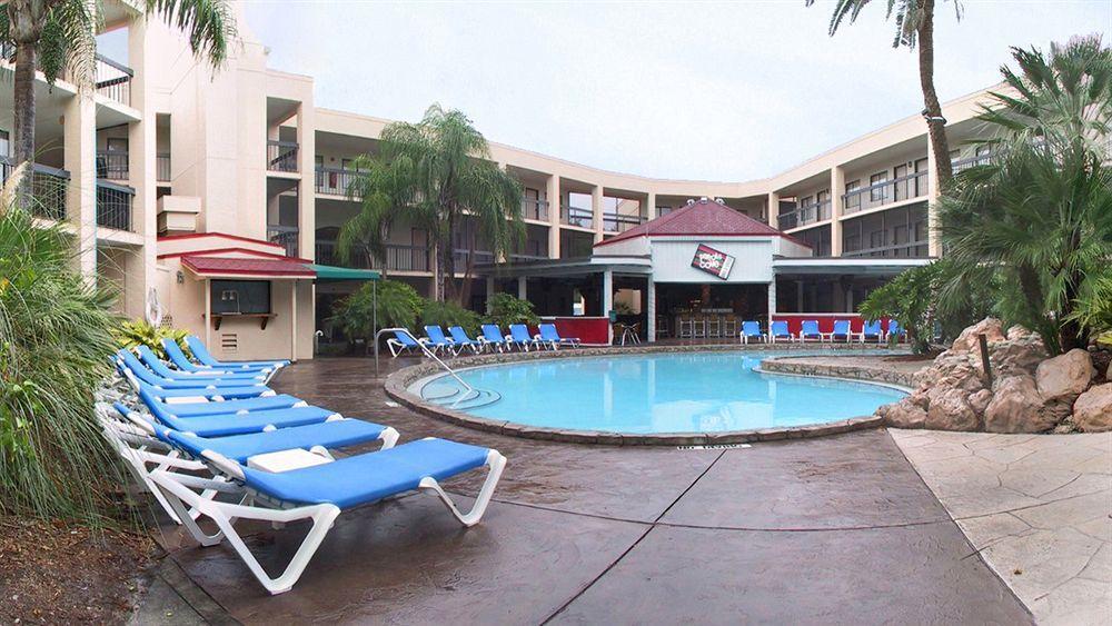Baymont By Wyndham Tampa Near Busch Gardens Hotel Exterior photo